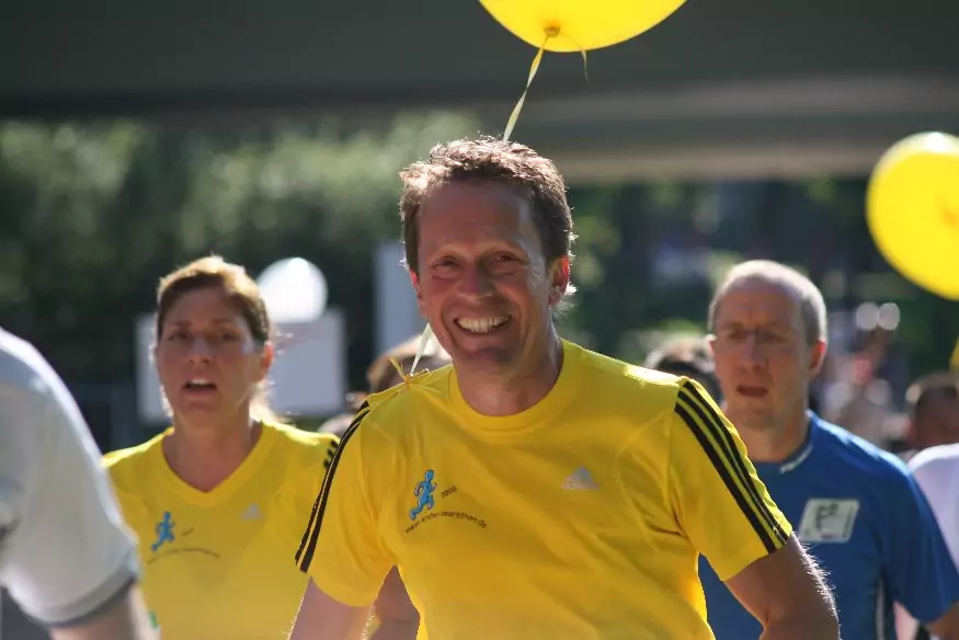 Läufer und Läuferinnen, während eines Laufwettbewerbs